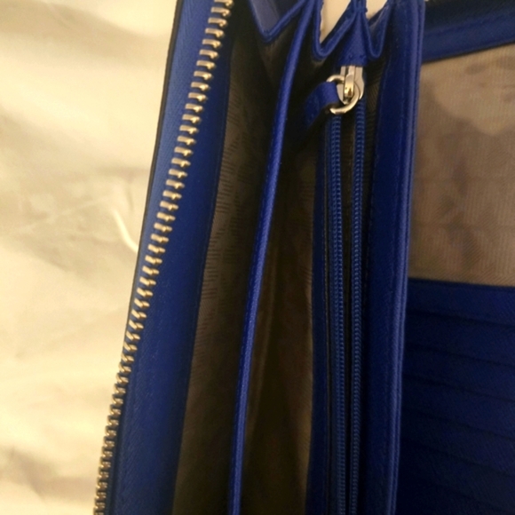 Michael Kors Stunning Blue Large Continental Zip around Saffiano Leather Wallet! - Picture 6 of 11